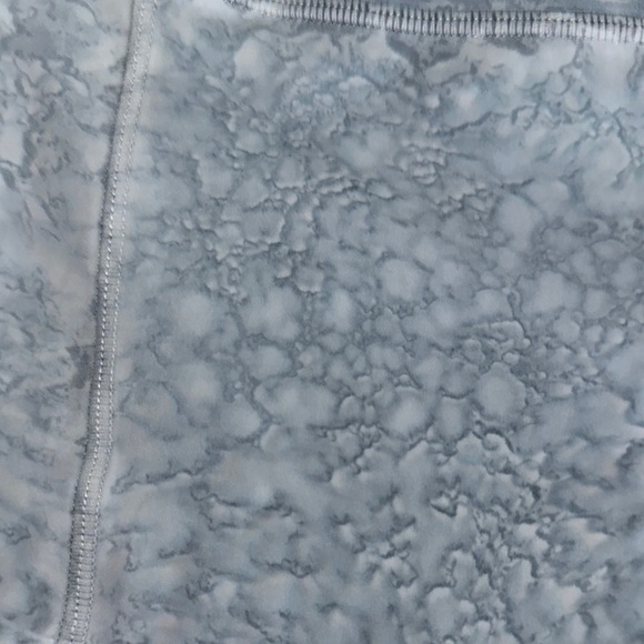 Lululemon Blue Patterned Shorts - Picture 4 of 6